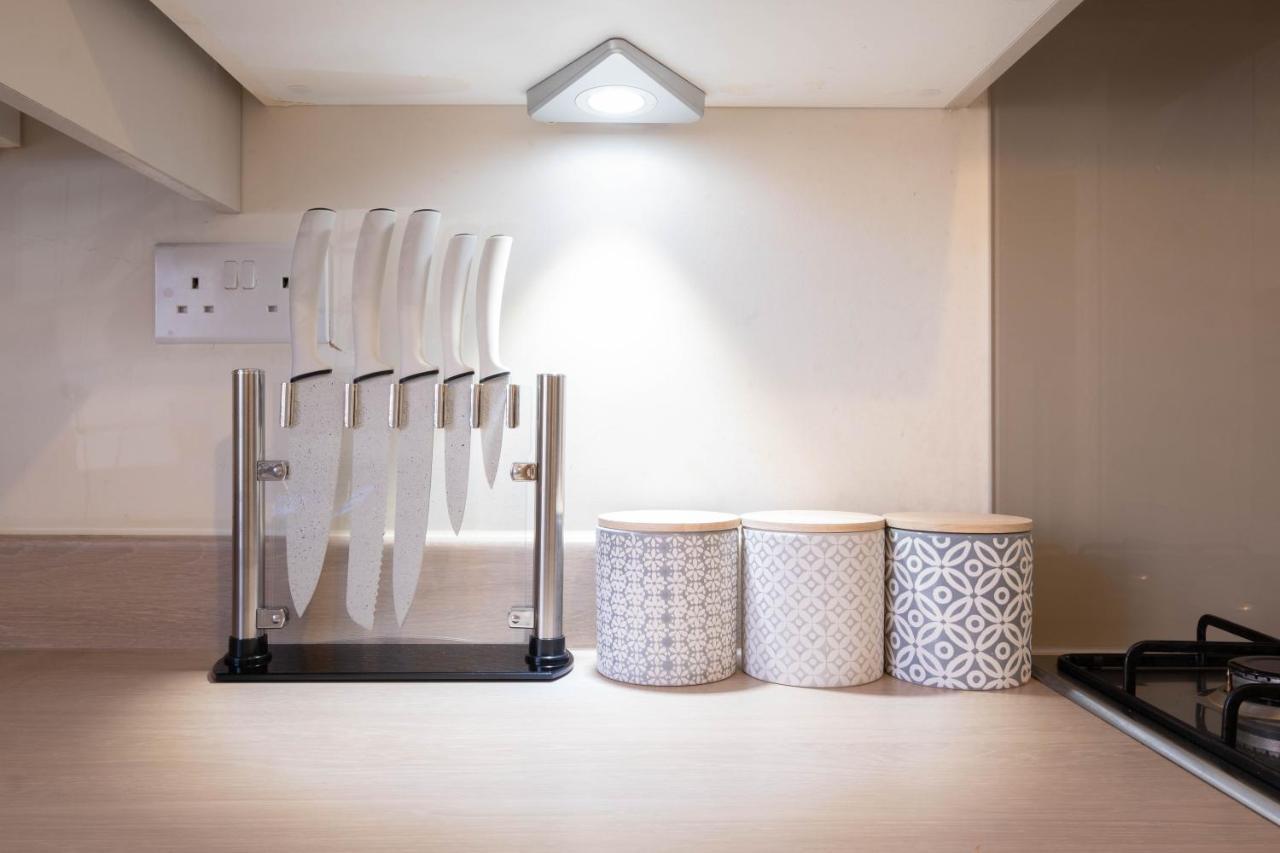 Beautiful And Comfortable Home Away From Home With Free Parking, Fast Wifi And White Crisp Hotel Standard Linen Hosted By Our Home Short Stays Northampton Exterior photo