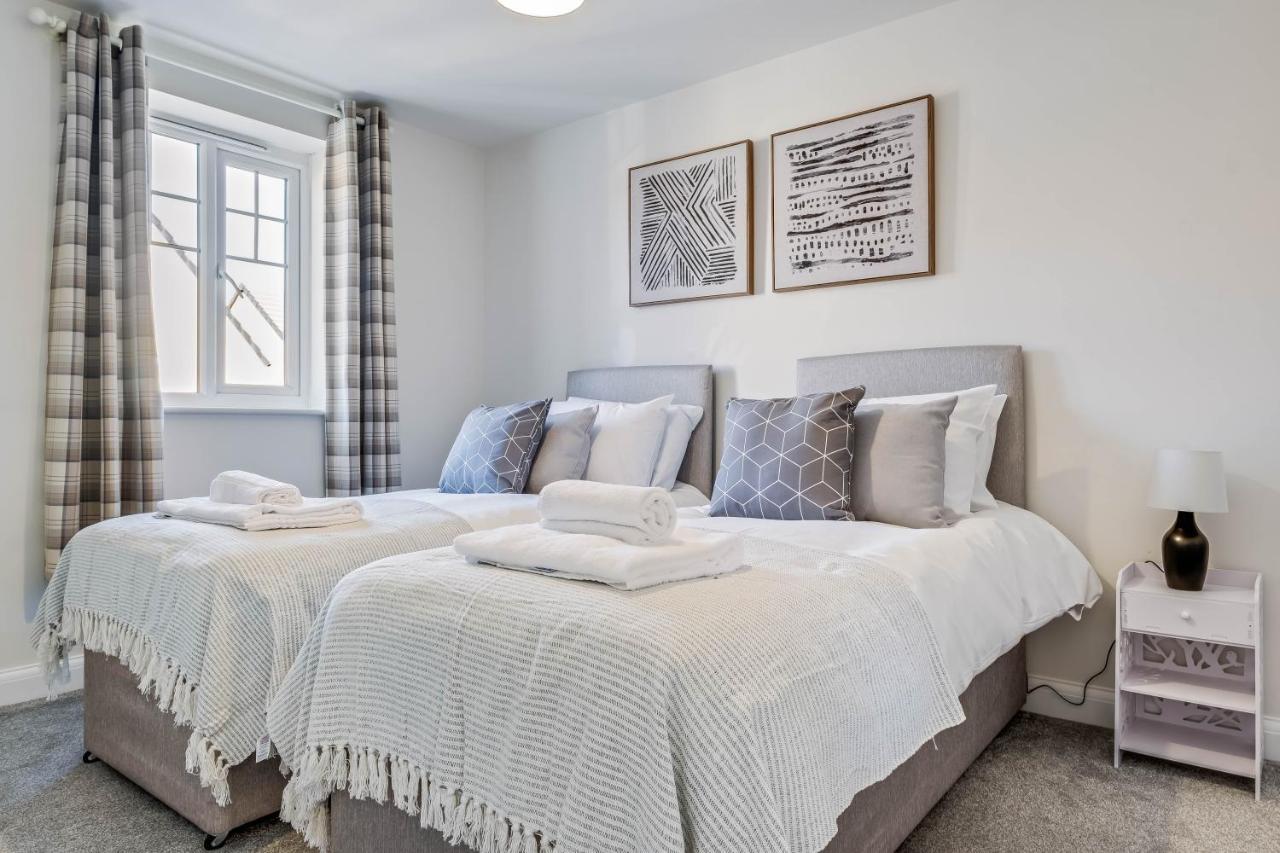 Beautiful And Comfortable Home Away From Home With Free Parking, Fast Wifi And White Crisp Hotel Standard Linen Hosted By Our Home Short Stays Northampton Exterior photo