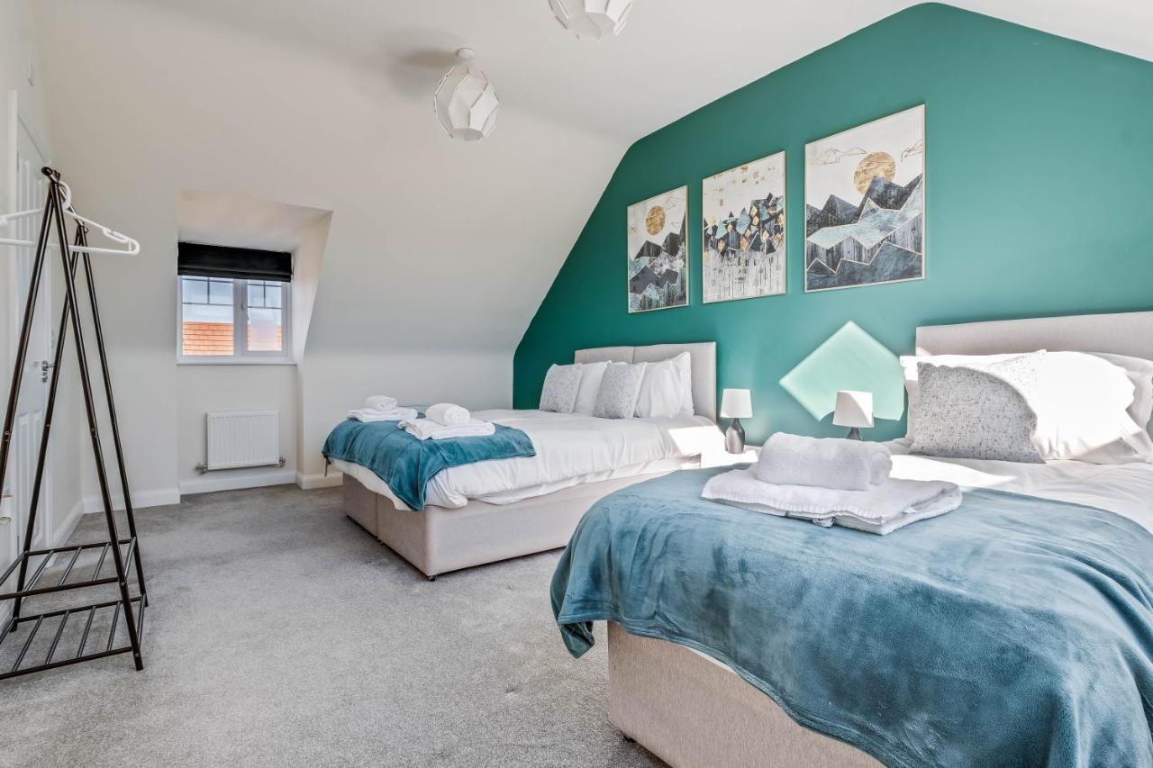 Beautiful And Comfortable Home Away From Home With Free Parking, Fast Wifi And White Crisp Hotel Standard Linen Hosted By Our Home Short Stays Northampton Exterior photo